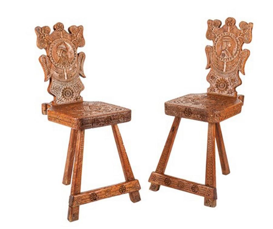 A rare pair of heavily carved walnut stool chairs, Normandy… - Seating