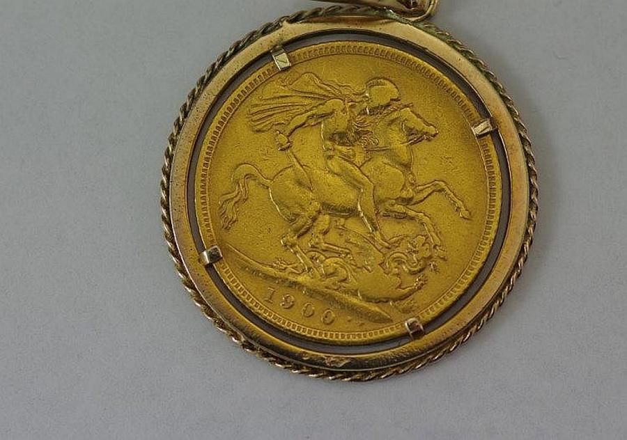 1900 Victorian Gold Sovereign Pendant with 9ct Surround - Coins ...