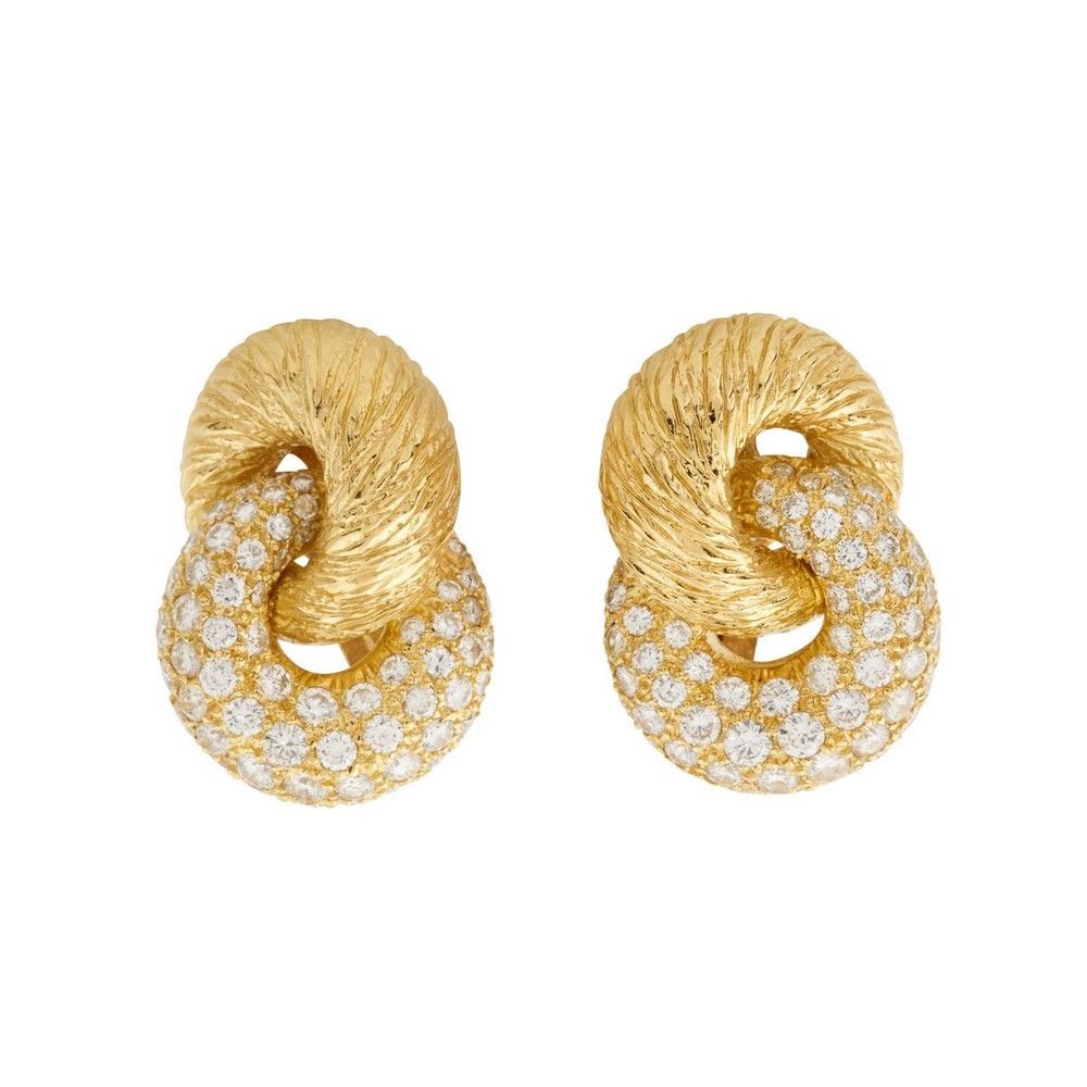 Interlocking Diamond Link Earrings in 18ct Gold, 3.00 Carats - Earrings ...