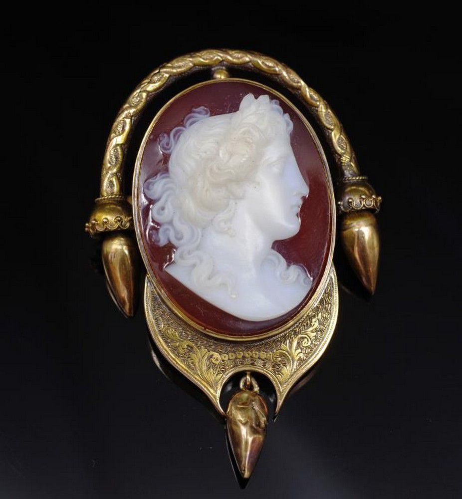 Victorian Hardstone and Gold Cameo Brooch - Brooches - Jewellery