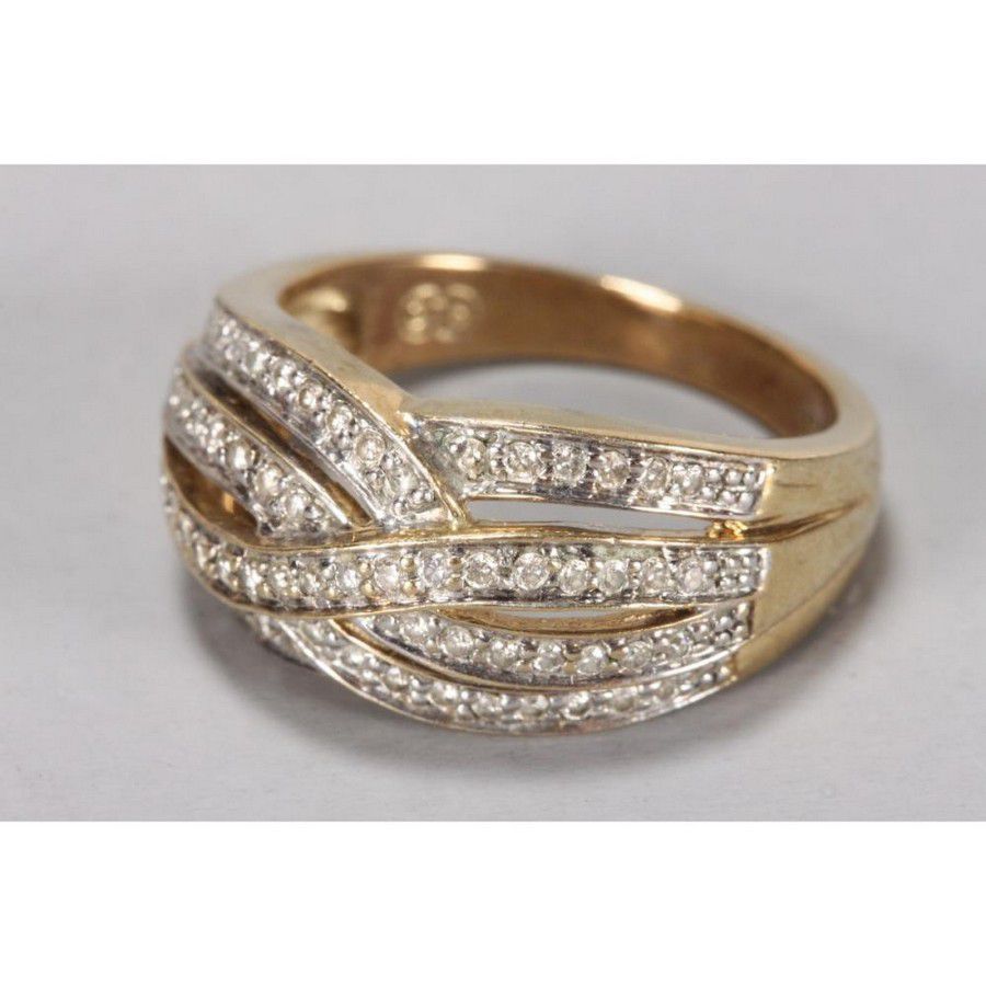 Ladies 9ct gold ring, with four interlocking wave bands, set… - Rings