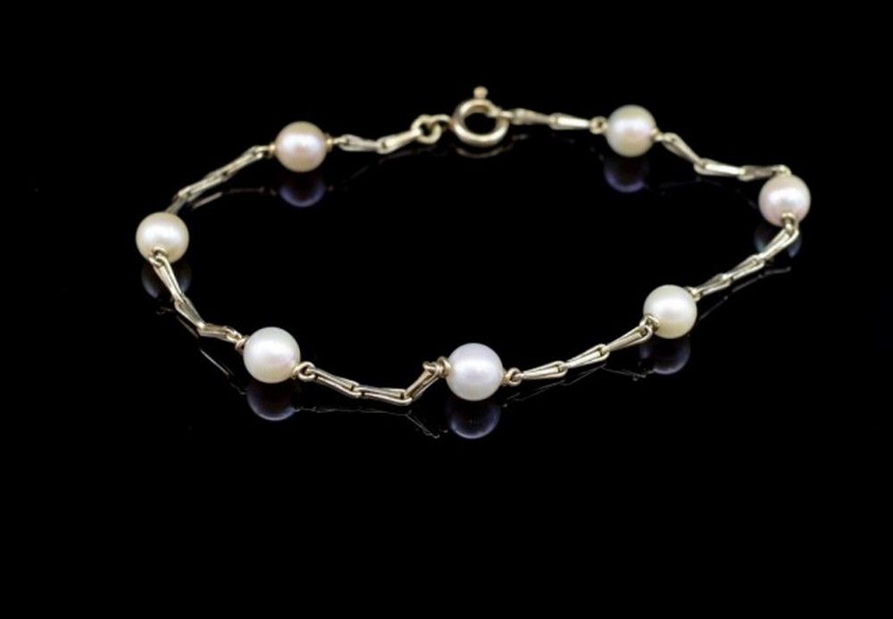 14K Gold Pearl Bracelet - Elegant and Timeless Design - Bracelets ...