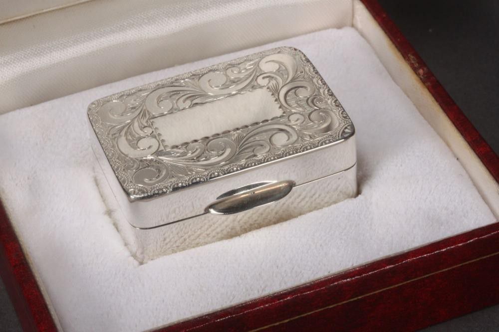 Australian sterling silver pill box, marked 925, DC, of… - Jewellery