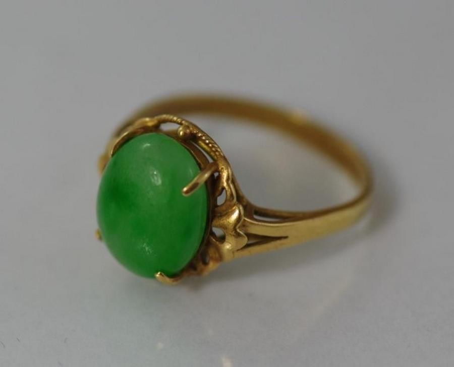 Jade Ring in 18ct Yellow Gold - 4.8g - Rings - Jewellery