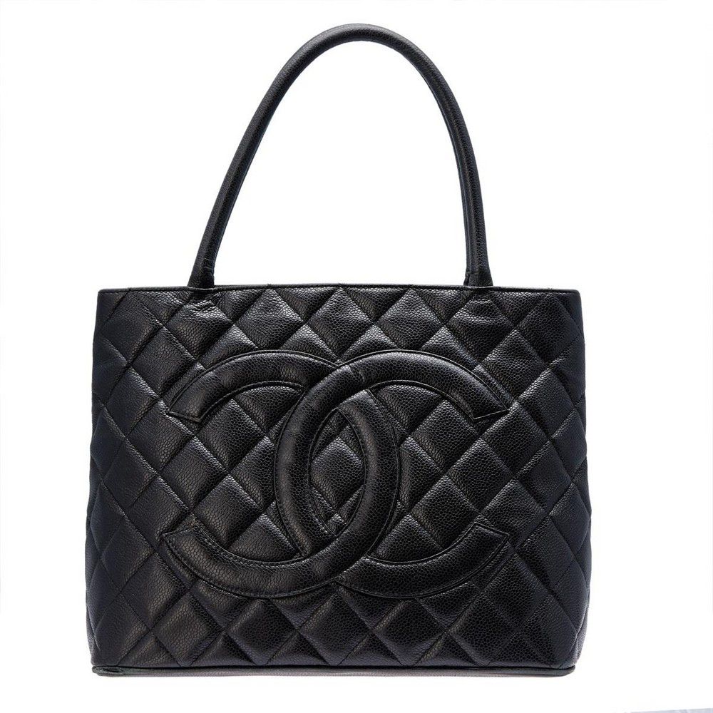 2006 Chanel Caviar Quilted Handbag with Gold Hardware - Handbags ...