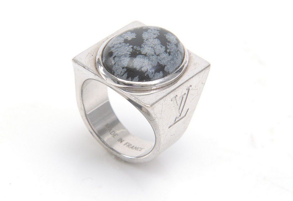 Louis Vuitton Snowflake Obsidian Signet Ring - Rings - Jewellery