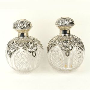 A pair of impressive Edwardian silver topped crystal scent&hellip;