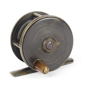 A VINTAGE BRASS SALMON FLY FISHING REEL BY ARMY & NAVY LONDON