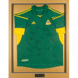 2001 Australian Socceroos, shirt with 19 signatures, framed &…