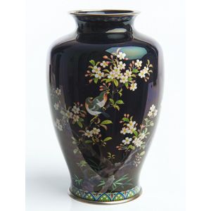 A Japanese cloisonne vase, Taisho period (1912-1926), of…