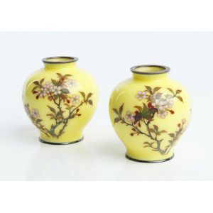 A fine pair of Japanese cloisonne vases, Taisho/Early Showa…