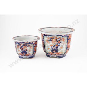 Two Japanese Imari pattern planters 20 cm and 12 cm height