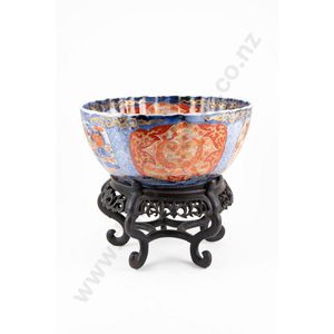 Japanese Meiji period Imari bowl hand painted in panels with…