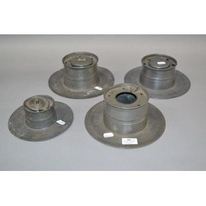 Four antique pewter capstan inkwells, approx 22 cm diameter (4)