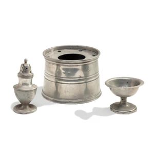 A Georgian pewter circular inkwell, circa 1820, 12 cm diameter,…