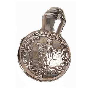 An Edwardian silver cased lavender salts bottle, the round&hellip;