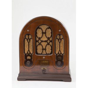 Circa 1930s Atwater Kent mantle Radio in arched walnut case