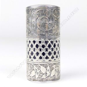 An Edwardian silver cased smelling salts bottle, with blue&hellip;