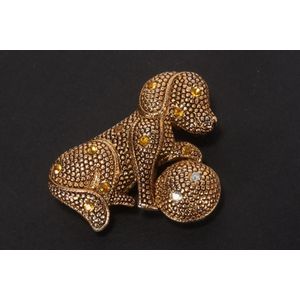 Vintage puppy brooch, with paw resting on a ball, in gold tones&hellip;