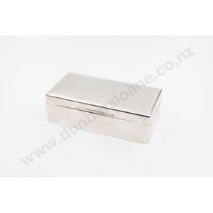 George V sterling silver rectangular cigarette box by Walker &…