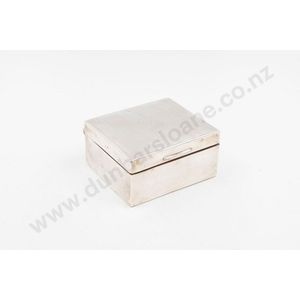 George V sterling silver cigarette box, square shape, engine…