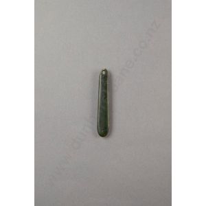 Pounamu kuru (pendant), Kawakawa variety stone. Small chip to…