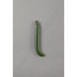 Pounamu kapeu (ear pendant), Tangiwai (bowenite) with white…