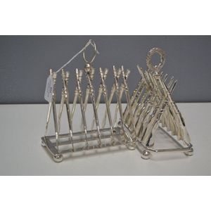 An English 20th century silver-plated toast rack, marked WH. - Bukowskis