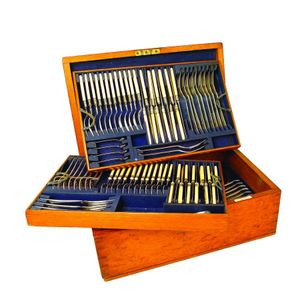 An oak cased canteen of Elkington & Co. silver plated cutlery,…