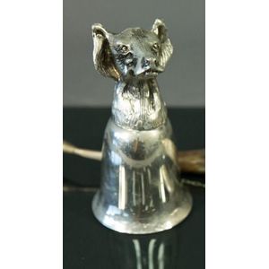 Hounds head silver plated stirrup cup. Plating worn. Height 15…