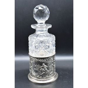 1915 silver topped toiletries piece. Quality in both silver & cut lead 2024 crystal. Numerous uses.