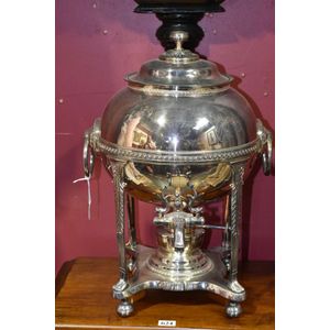 Table top samovar, large and impressive silverplated on…