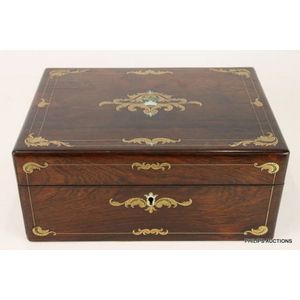A Victorian rosewood sewing box. The attractive rosewood and…