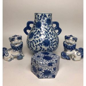 A collection of Chinese blue and white porcelain, comprising a…