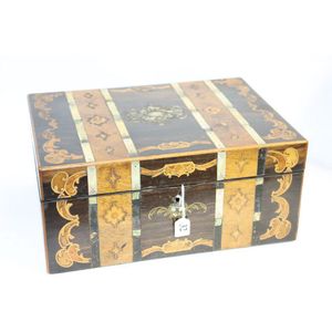 Antique sewing box, 19th century ladies work box inlaid in…