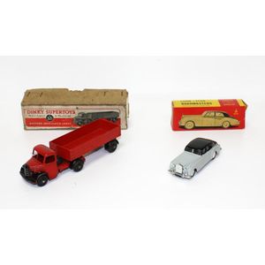 Dinky, 521 Bedford Articulated Lorry in red in good condition,…