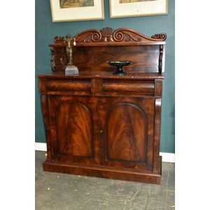Exquisite chiffonier, late Regency, flame mahogany with Thomas…
