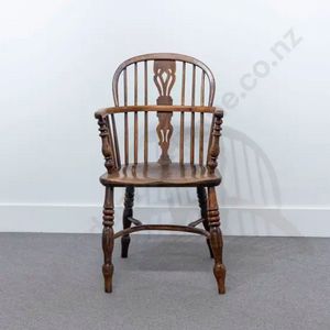 Early circa 19th elm Windsor chair, traditional form with&hellip;