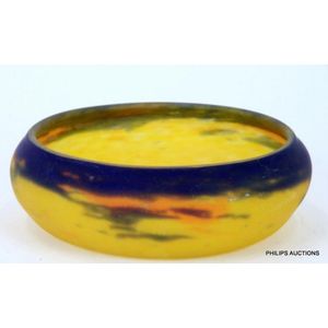 A French art glass bowl by Muller Freres, circa 1930s, the&hellip;