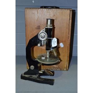 W.KLEIN WETZLAR boxed microscope, box approx 36 cm high, 25 cm…
