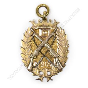 A 1918 NZ Rifle Association 9ct gold fob medal, the front with…