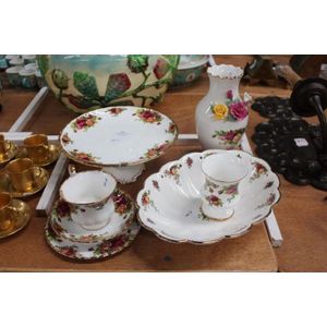 Old Country Roses Collection: Comport, Vases, and Bowl Set - Royal ...