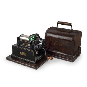 Edison 'Gem' phonograph in oak finished case with 4 min.…