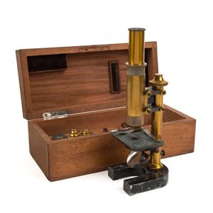 Leitz Wetzlar No.12169 antique microscope in mahogany case,…