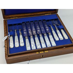 Mappin & Webb cutlery set, fine quality silverplated twelve…
