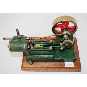 Good model single cylinder live steam engine with cast metal…