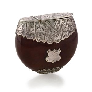 An antique silver mounted burra nut vesta, 19th century, 4 cm…