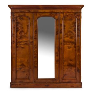 Classic walnut wardrobe with 3 doors and central mirror