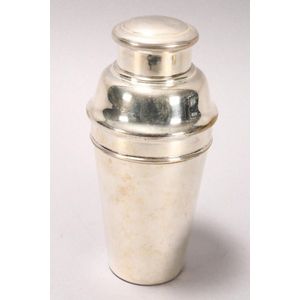 Silverplate cocktail shaker, marked Kingsway Plate, made in…