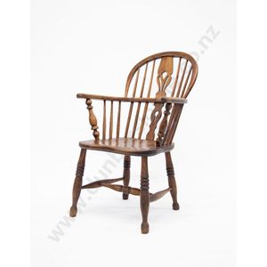 Early 19th century elm Windsor chair, of traditional design&hellip;
